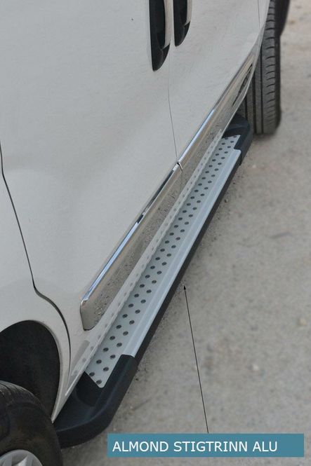 Hovedbilde Stigtrinn Almond KIA SPORTAGE 2010-2015